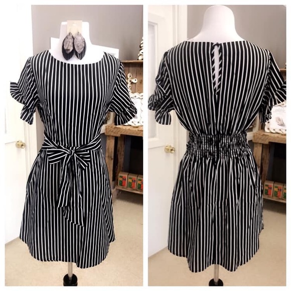 Dresses & Skirts - Boutique style dress